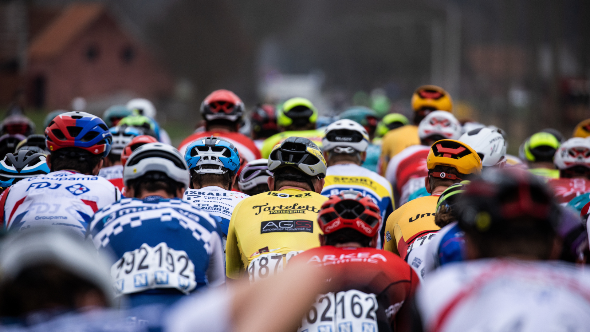 A peloton moving together — coordinated ways of working